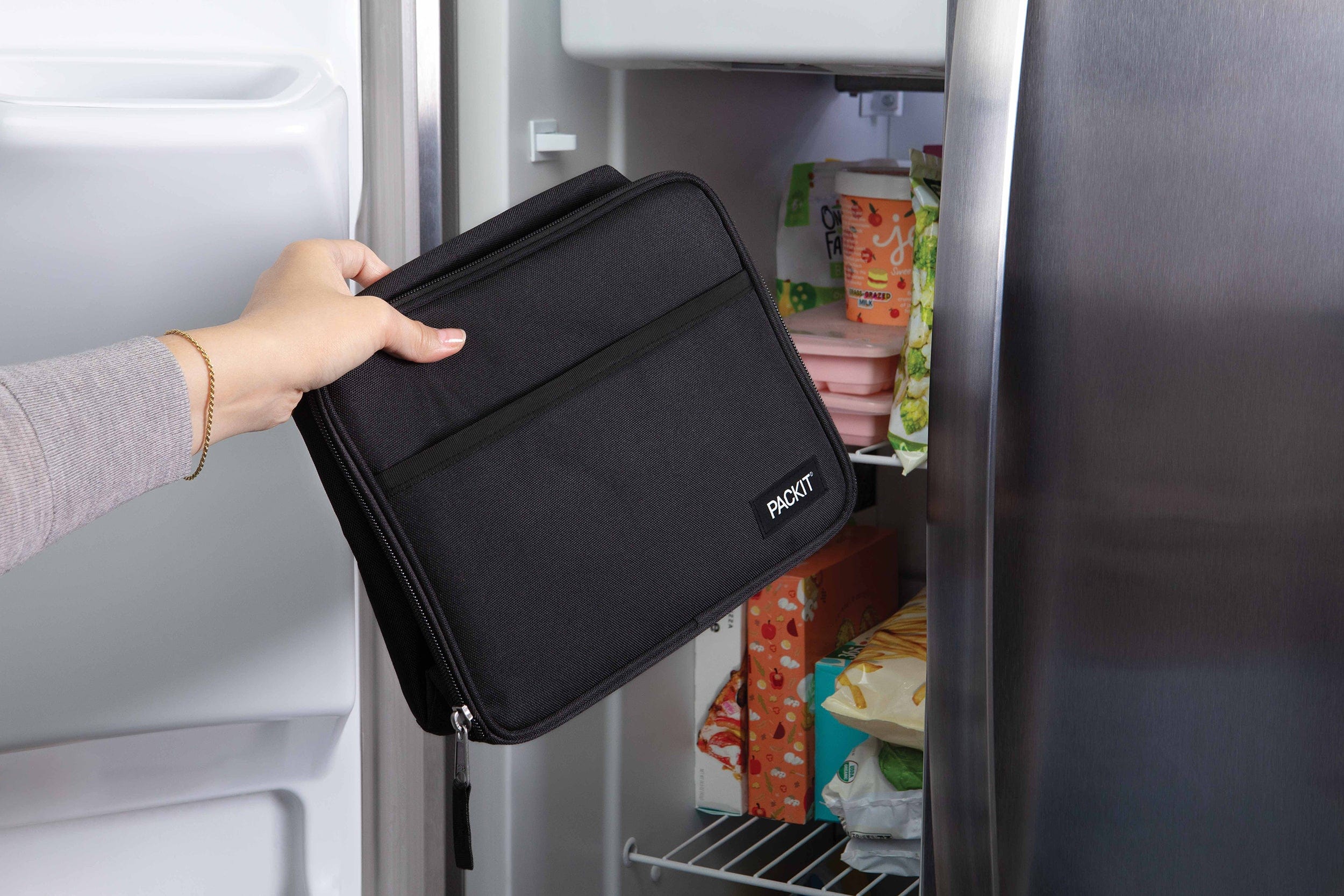 2023_Classic-Lunch-Box_Black_Freezer_Lores.jpg