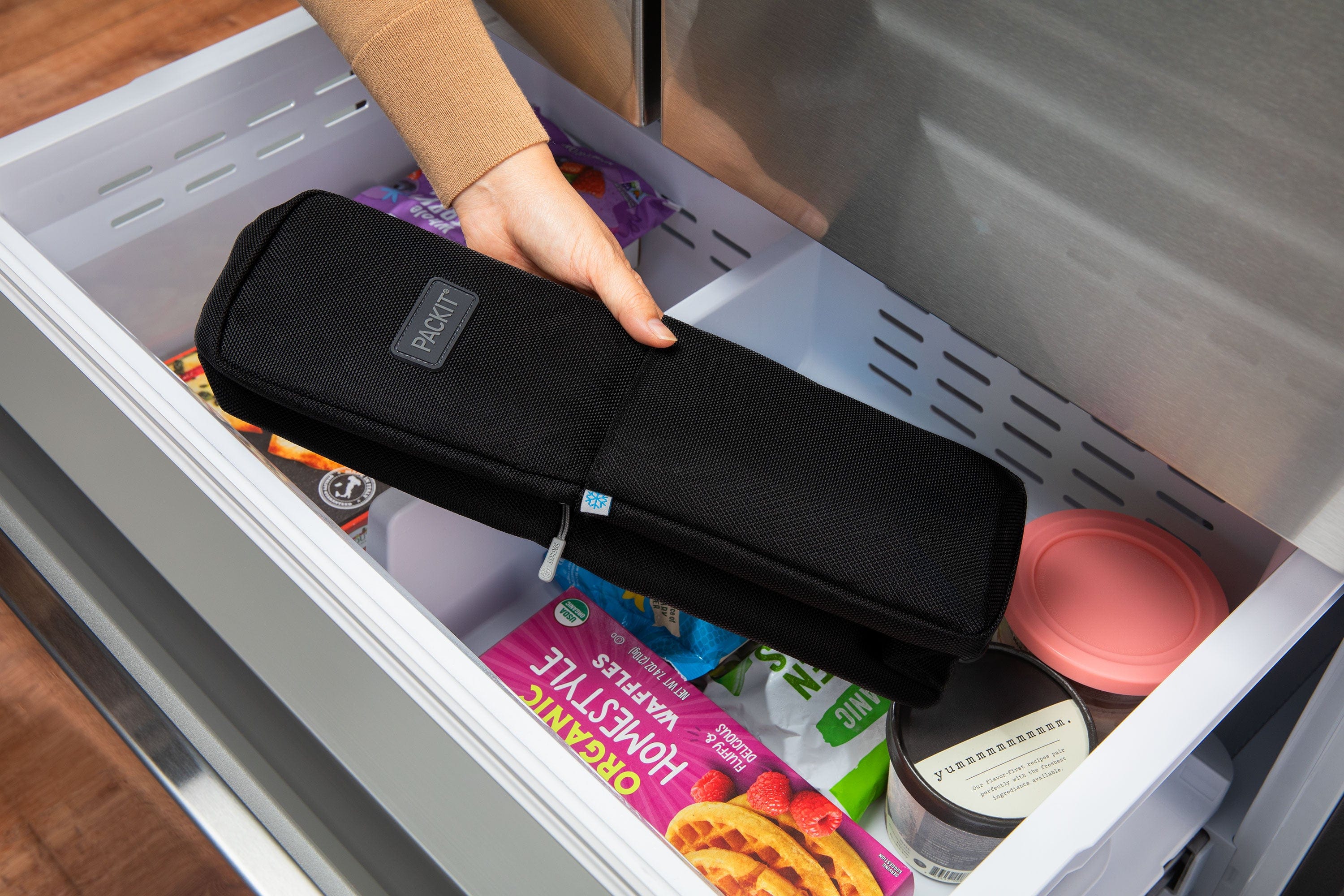 freezable-wine-carrier-black-ecofreeze-plus-freezer.jpg