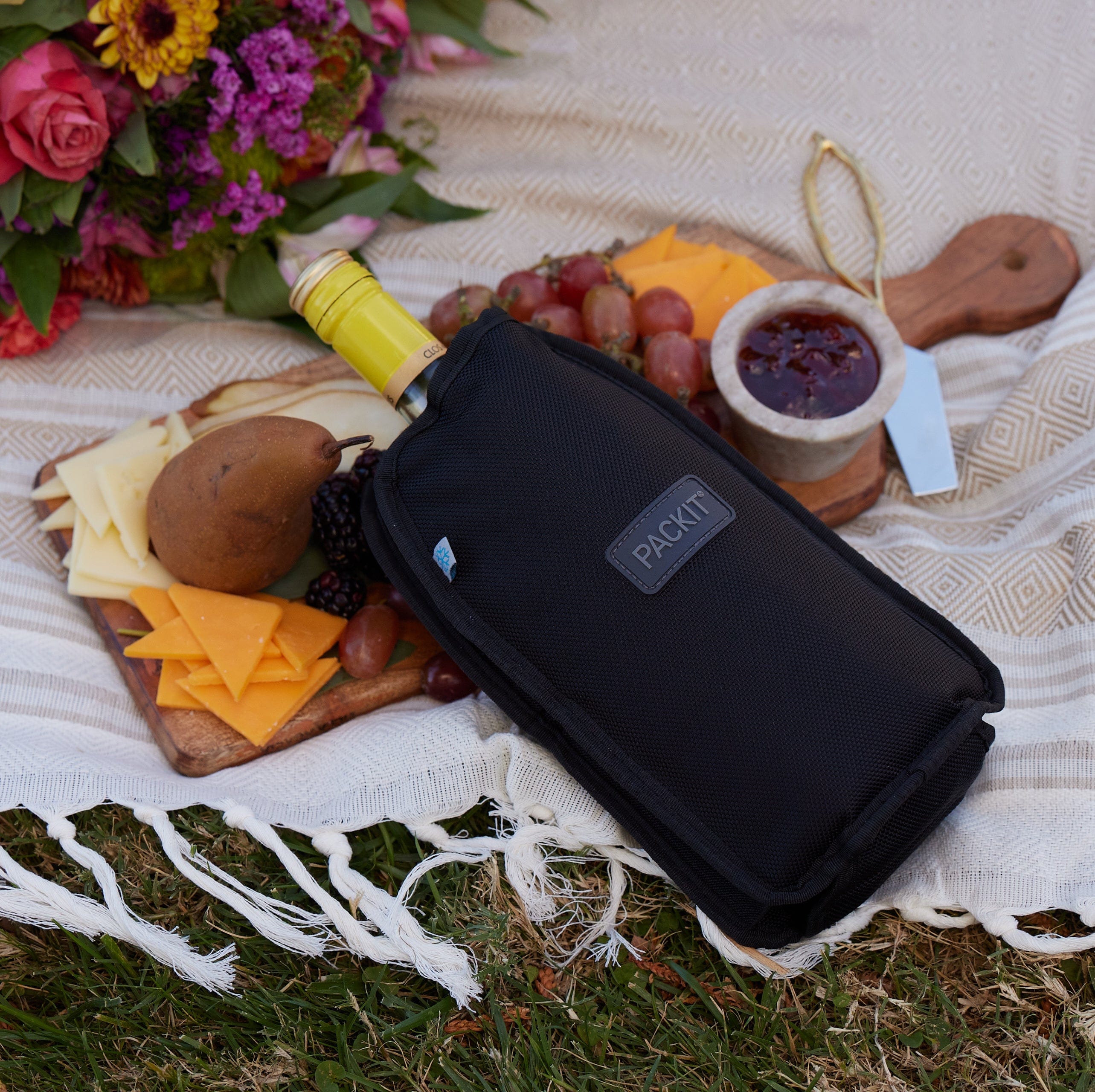 freezable-wine-cooler-black-lifestyle-picnic-square.jpg