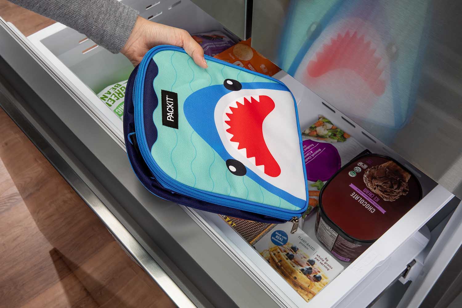 freezable-playtime-lunch-box-shark-attack-freezer-tech.jpg